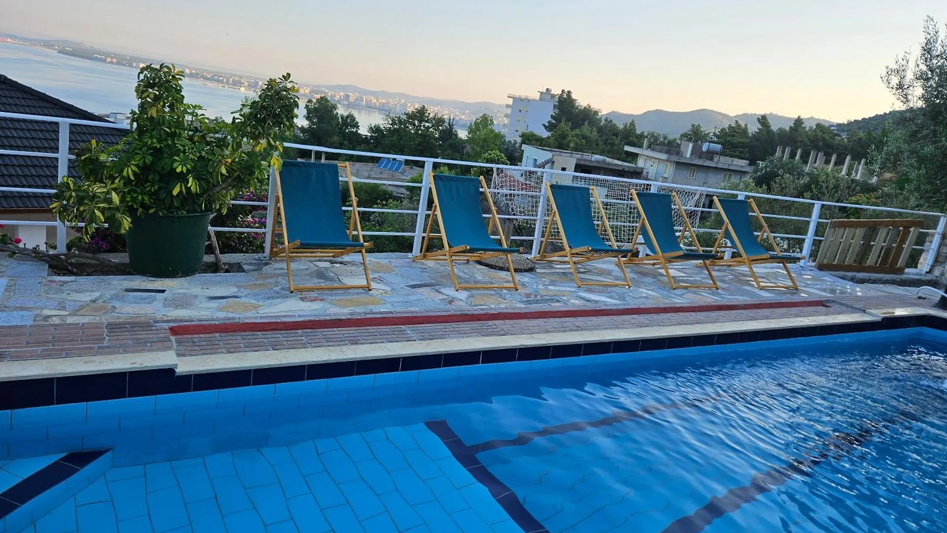 Lägenhetshotell Guesthouse Leko Vlorë